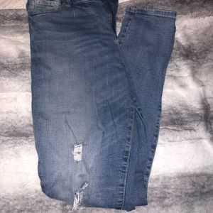 Distressed skinny jeans